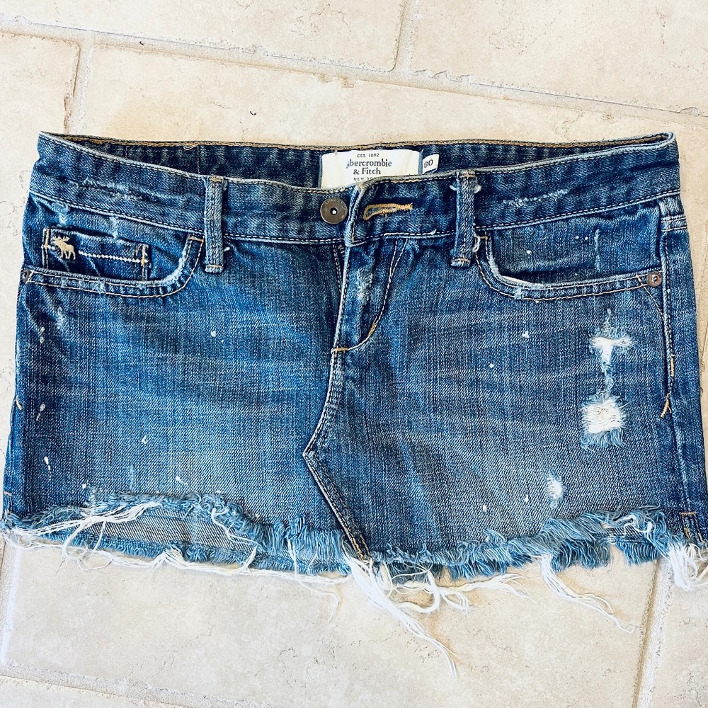 00-Abercrombie and Fitch Ripped fitted denim skirt